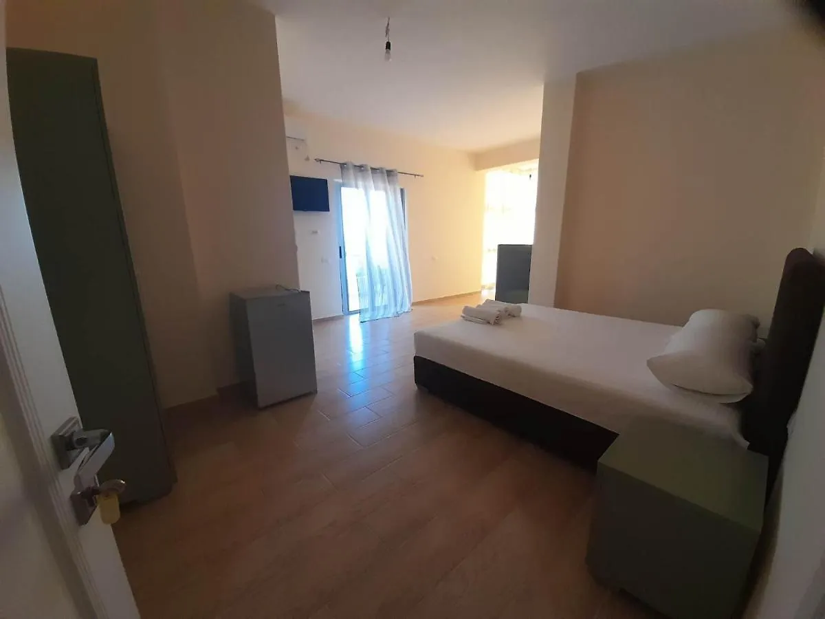Dhanil Hotel Borsh - Himare 0*,  ألبانيا